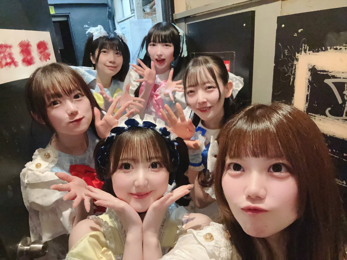 『FLAPSTAR Presents☆STAR CLUSTERS vol.2』

朝日向舞菜（彗星♩dropTune°）さんと📸✨

出演していただきありがとうございました‼️
キュートな笑顔と歌声に惹きこまれ💕セトリも素晴らしく大変勉強になりました🙏舞菜さん色のLa mia adolescenzaとても素敵でした🥰🫶🏻

#フラップワンマンまであと3日