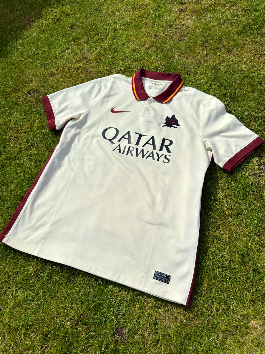 madsean86's tweet image. What a shirt! Been after this for a long time at an acceptable price. Thanks @LBVfootball and what a service; ordered Thursday afternoon and arrives today. Thanks Lee 🙌🏼