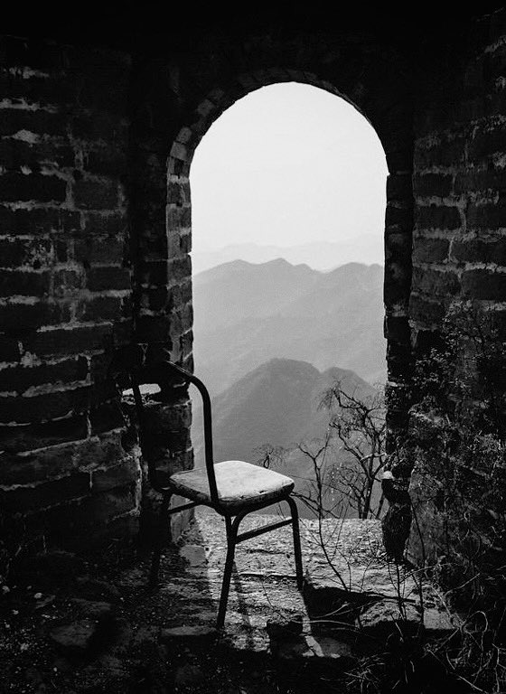 «Cuanto más alto se encuentra uno en el escalafón de la naturaleza, más solo está, y ello de forma esencial e irremediable.»

— 𝐴𝑟𝑡ℎ𝑢𝑟 𝑆𝑐ℎ𝑜𝑝𝑒𝑛ℎ𝑎𝑢𝑒𝑟