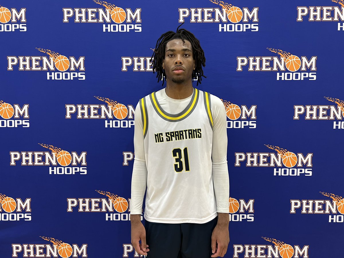 6’4 ‘26 Max Skillman (NC Spartans) produces extremely well within the flow of the action. Great cutter and finisher who consistently puts himself in scoring positions. Displays touch and footwork. Plays hard, does the dirty work, and rebounds on both ends #PhenomHardwoodClassic