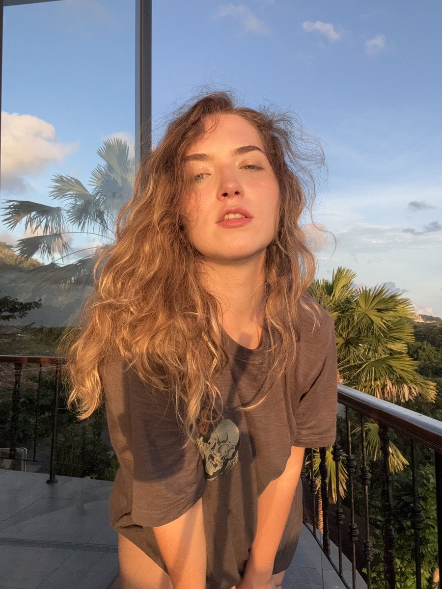 Sarahbestlover's tweet photo. ☀️☀️☀️ https://t.co/RYEXXTUwRj
