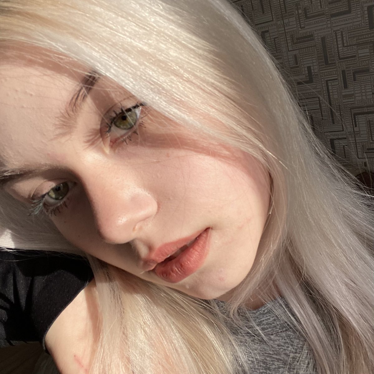 Боль под маской tweet media