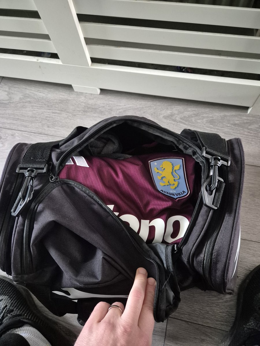 Double semi day!

Playoffs with <a href="/cotswoldrangers/">Cotswold Rangers FC</a>

FA Cup for <a href="/AVFCOfficial/">Aston Villa</a>

C'mon!

#UTV