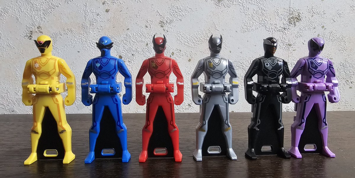 EmmaChan24's tweet image. Just got my corrected King-ohger keys!
@LivingRangerKey