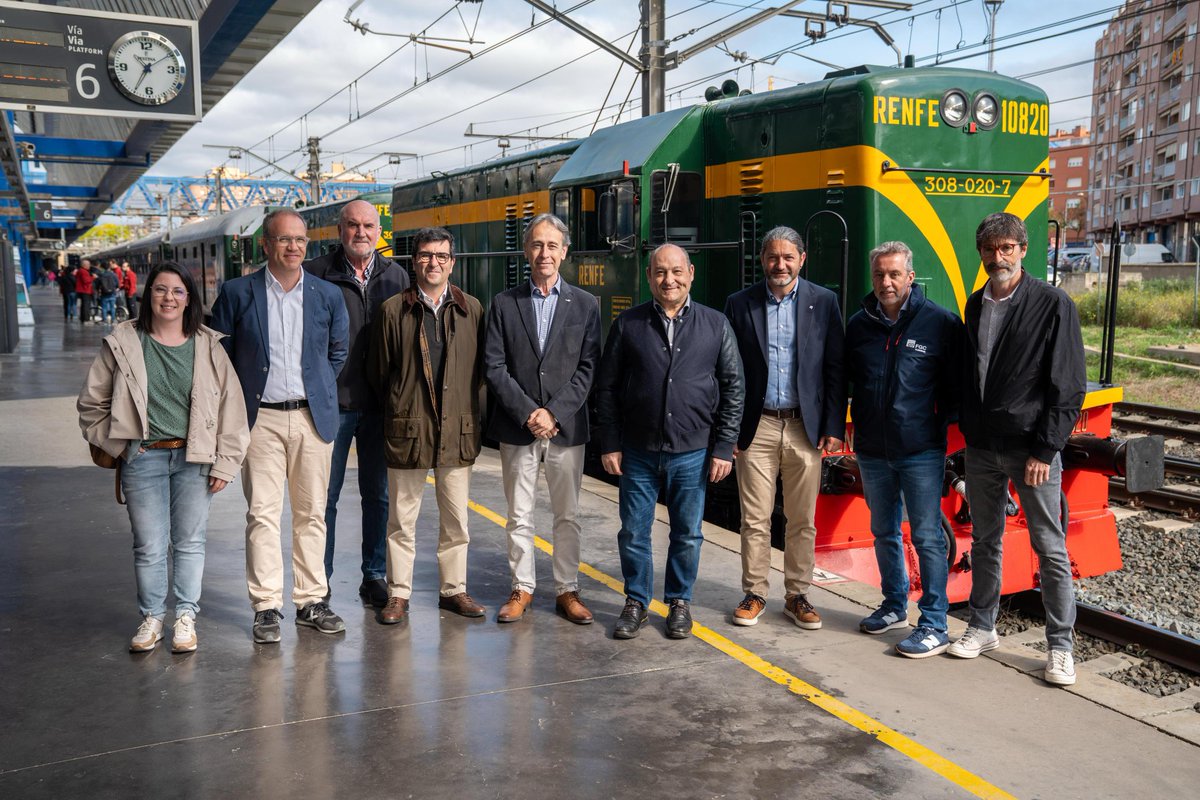 FGC Corporatiu (@fgccorporatiu) on Twitter photo 🚞 El Tren dels Llacs comença nova temporada i oferirà 27 circulacions cada dissabte fins al 25 d'octubre
➡️ Enguany incorpora un guia turístic durant el trajecte
➡️ El president d'#FGC, <a href="/carlosruiztwitt/">Carles Ruiz Novella /❤️</a>, ha fet avui el viatge inaugural
#FGCTurisme
📲 ow.ly/psaj50VIk3K 🚞 El Tren dels Llacs comença nova temporada i oferirà 27 circulacions cada dissabte fins al 25 d'octubre
➡️ Enguany incorpora un guia turístic durant el trajecte
➡️ El president d'#FGC, <a href="/carlosruiztwitt/">Carles Ruiz Novella /❤️</a>, ha fet avui el viatge inaugural
#FGCTurisme
📲 ow.ly/psaj50VIk3K
