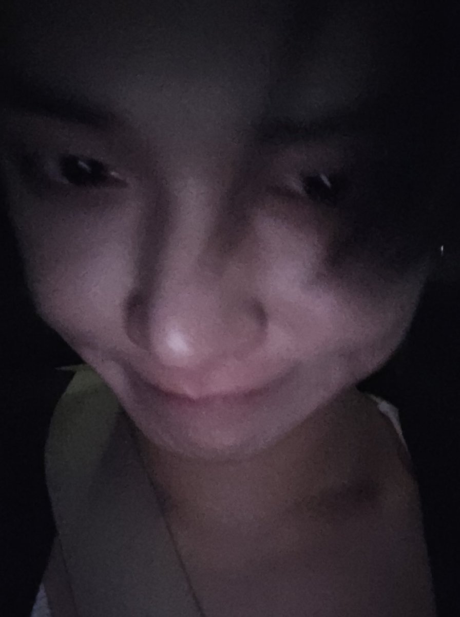 [250426] weverse dm 🦊💬

🦊 i want to send you a selfie but it’s too dark because i’m in the car right now ㅜ
🦊 (cute tone) here you go hahaha