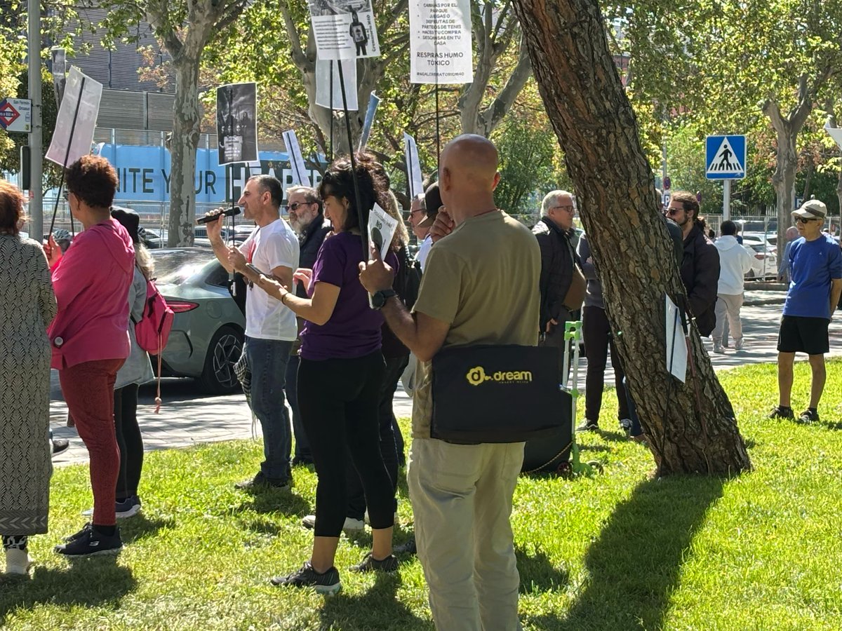CSElOcho's tweet photo. #NoAlCrematorioM40 porque el sur de la ciudad no puede ser el constante lugar donde ubicar todo lo nocivo y contaminante ☠️

#Villaverde y Usera en lucha contra el empeoramiento de nuestra salud aunque las instituciones prioricen el negocio económico

#CrematorioNO https://t.co/WuU0WO3iTv
