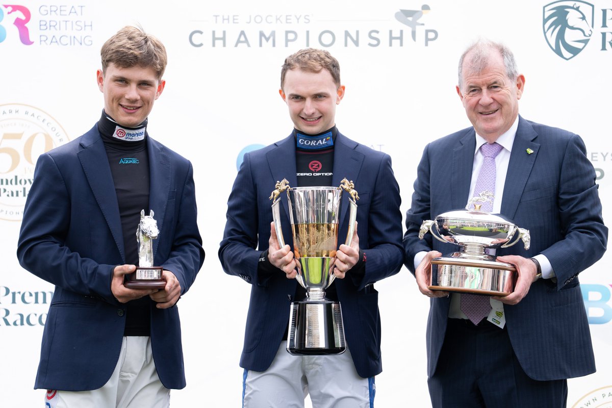 Champion conditional jockey Freddie Gingell, champion jockey Sean Bowen and champion owner J P McManus collecting their awards at Sandown 🏆