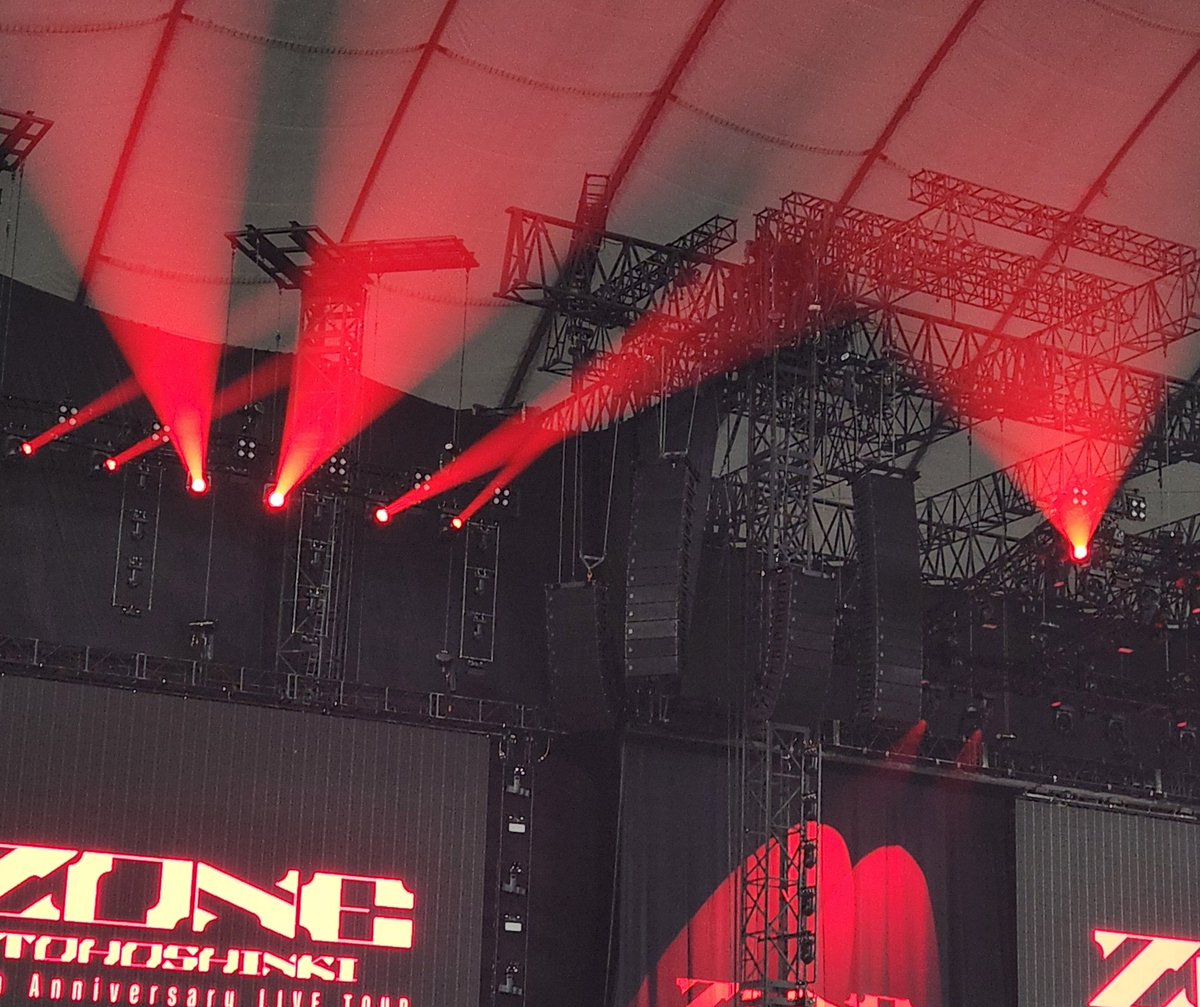 ryosuke_pierre's tweet image. 東方神起 ZONE 東京ドーム2日目
2015年WITHツアー最終日に匹敵するユノとチャンミンのエネルギーと眼差しに圧倒されてしまった。

チャンミンが言った「僕の味方でいてくれた皆さんがいるから今があります」の言葉に涙が出る。

明日はどこまでの境地に達するのか、、