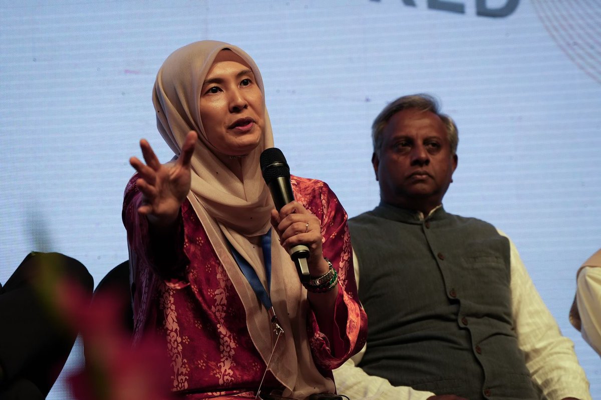 n_izzah's tweet photo. We arrived in Hyderabad, India two days ago for the Bharat Summit 2025, joining leaders, policymakers, and activists to discuss urgent global issues - from the ongoing genocide in Gaza to elusive peace; climate change that adversely affects the global south to protecting gig workers by shifting focus from ratings to rights.

As an observer-panelist, I emphasized the need for a louder, united international voice to confront systemic injustices, not decoupling the economics and politics from ethics. It is not too late to correct these global imbalances.

It was great to speak alongside @SalilShetty @pawelwargan & former Foreign Minister Salman Kurshid-ji

1/2