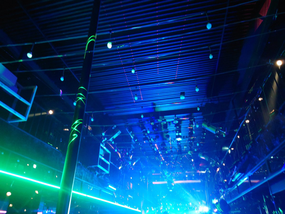 今日はピカピカのとこでお父さんと踊ります🍻