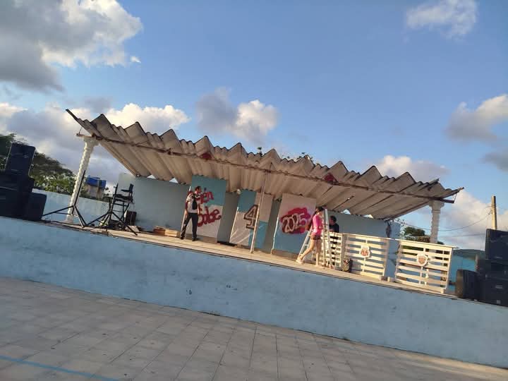 ➡️Todo va quedando listo para la GRAN FINAL del QUIÉN SABE 4.
➡️La Pista El Siboney será testigo una vez más del cierre de esta sensacional competencia.
➡️Grandes sorpresas nos esperan en este ya tradicional evento tamarindero. 
#GranFinalQS4 #FlorenciaVaConTodos #LatirAvileño