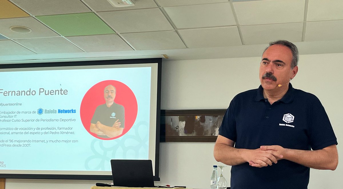 Obligados, curiosos y newbies escuchando atentos a <a href="/fpuenteonline/">Fernando Puente</a> que nos ayudará a resolver dudas sobre la ÍA #WCMLG25