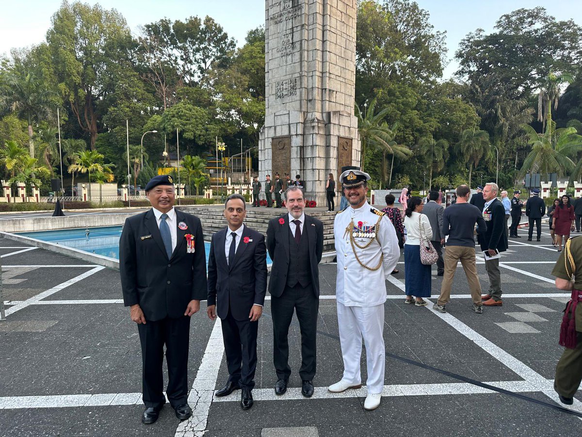 An honour to take part in the #ANZACDay ceremony at Tugu Negara, Kuala Lumpur, with friends and allies in remembering lost and fallen servicemen and servicewomen.
#LestWeForget #WeRememberThem
#ANZAC 🇦🇺🇳🇿