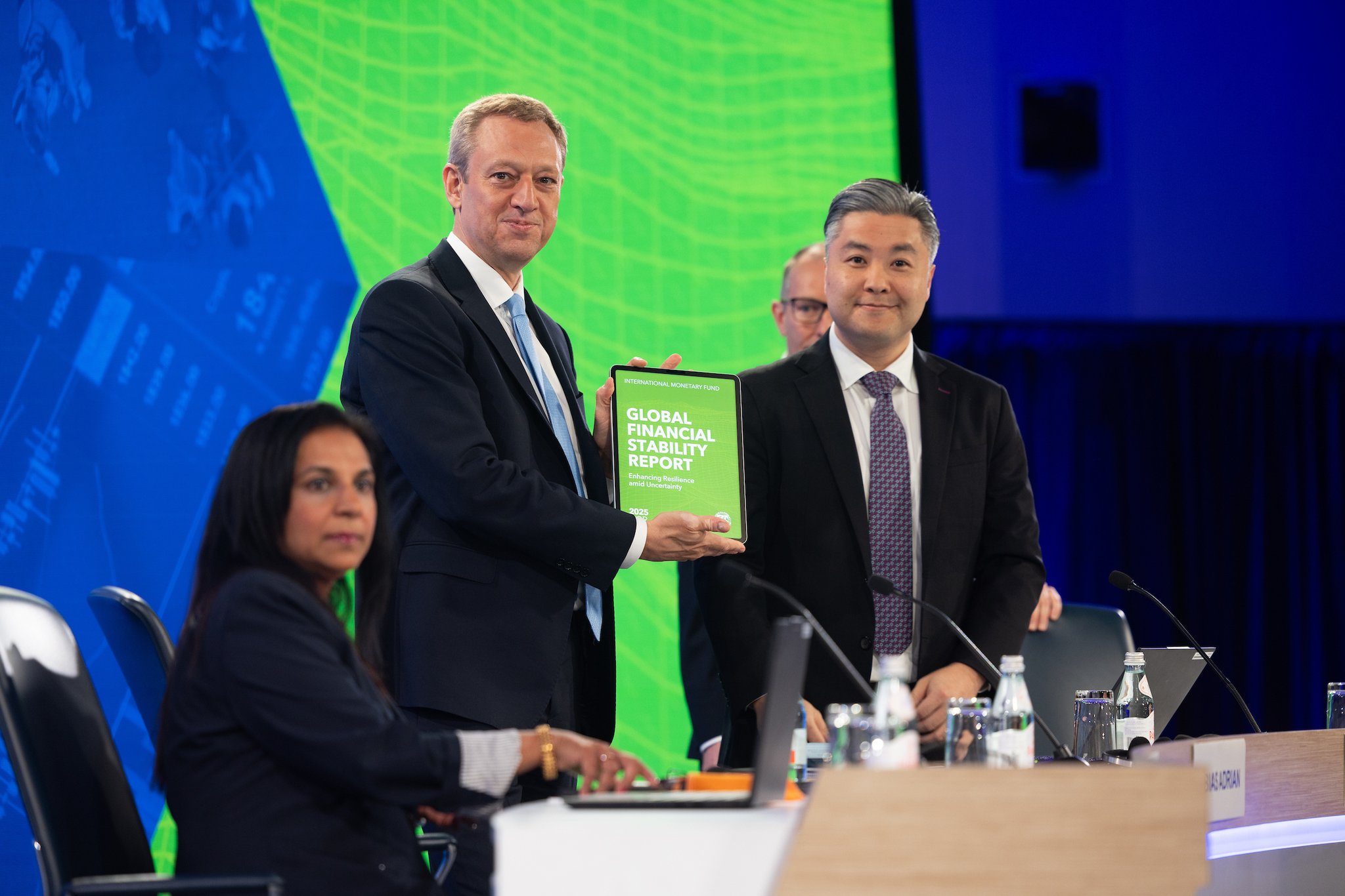ビジネス+経済 World Finance and Economic Stability The Next Great Globalization: How Disadvantaged Nations Can