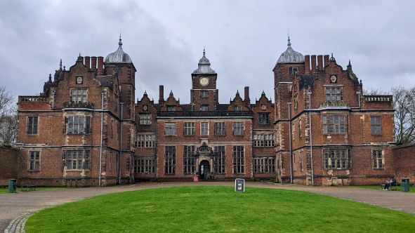 ✨ New in at Artisan Alchemy Gallery! ✨

We’re thrilled to showcase Victoria Phillips, a talented jewellery artist whose sterling silver sculptures beautifully capture Birmingham’s rich history and iconic landmarks.

This stunning piece is inspired by Aston Hall!