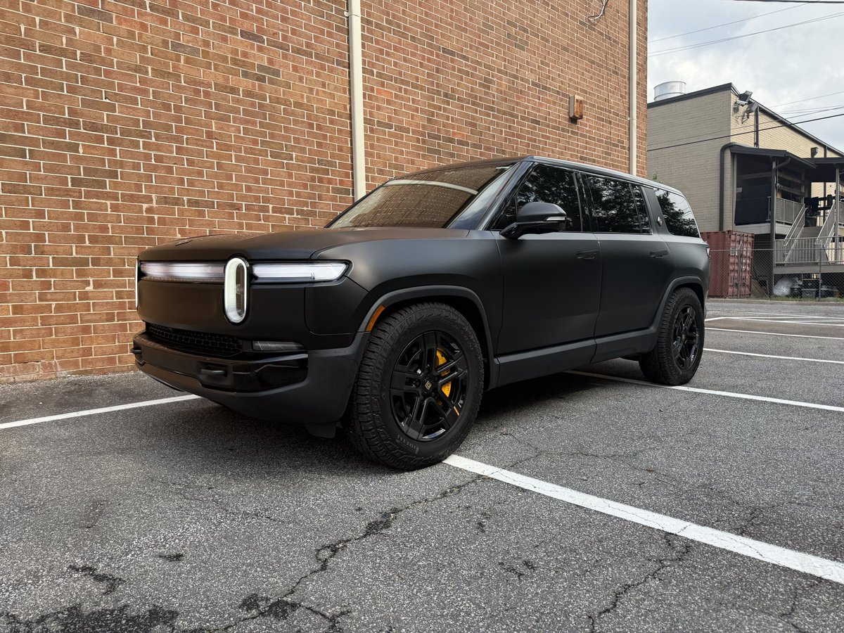 Stealthier! Installed <a href="/TMaxxUSA/">TMaxx USA</a> stealth clear PPF today at #Evsportline #Rivian <a href="/Rivian/">Rivian</a> ❤️
Rivian R1S