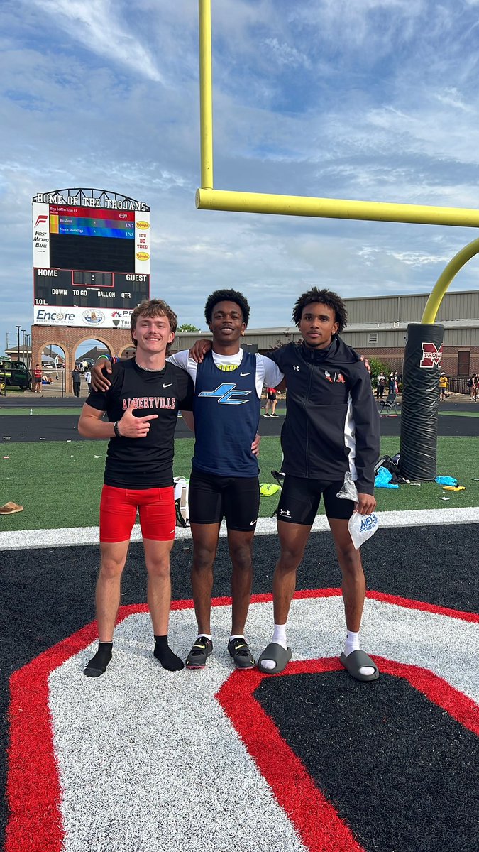 MilesMajor6's tweet image. 🥇place at sectionals 6’6 school record