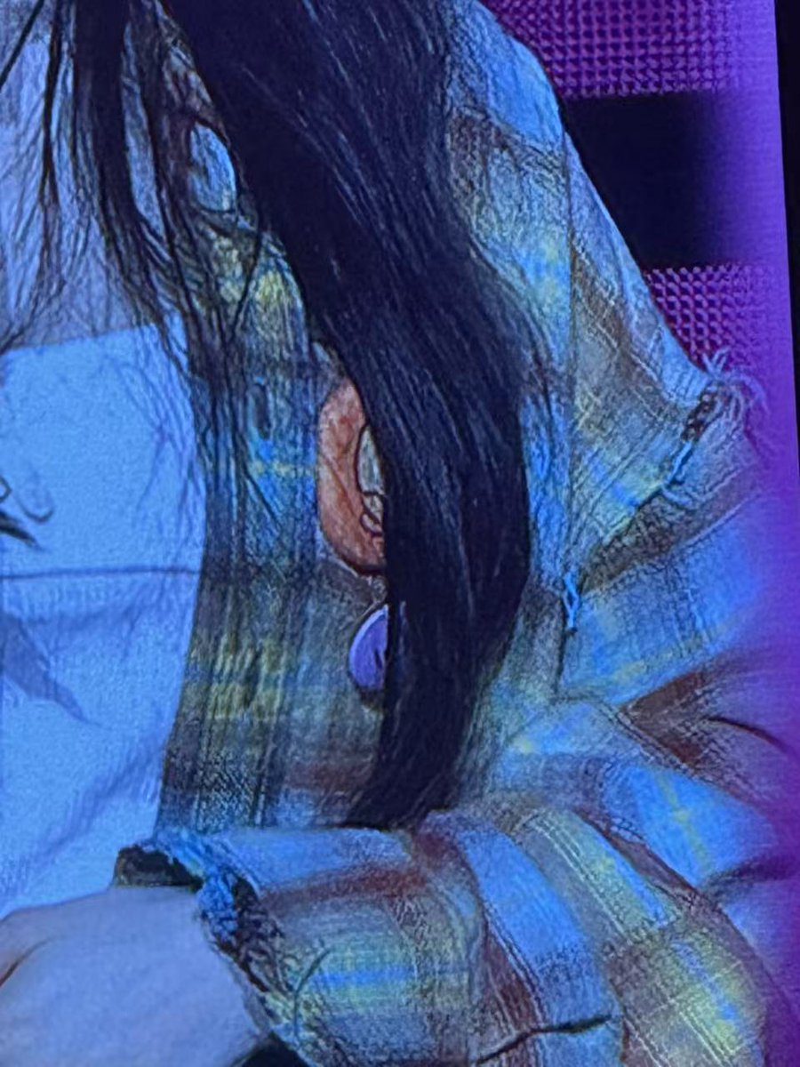 kimtaeyeonbar's tweet photo. #태연 #taeyeon 250426 마카오 콘서트 cafe event 뱃지 착용 귀여워🥹
#TAEYEON_TheTENSE_in_MACAU https://t.co/rvZ6C8wzP2