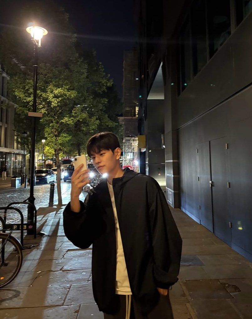 chanthermopolis's tweet photo. bf material 🫂🤍 https://t.co/aCZfO7jChd