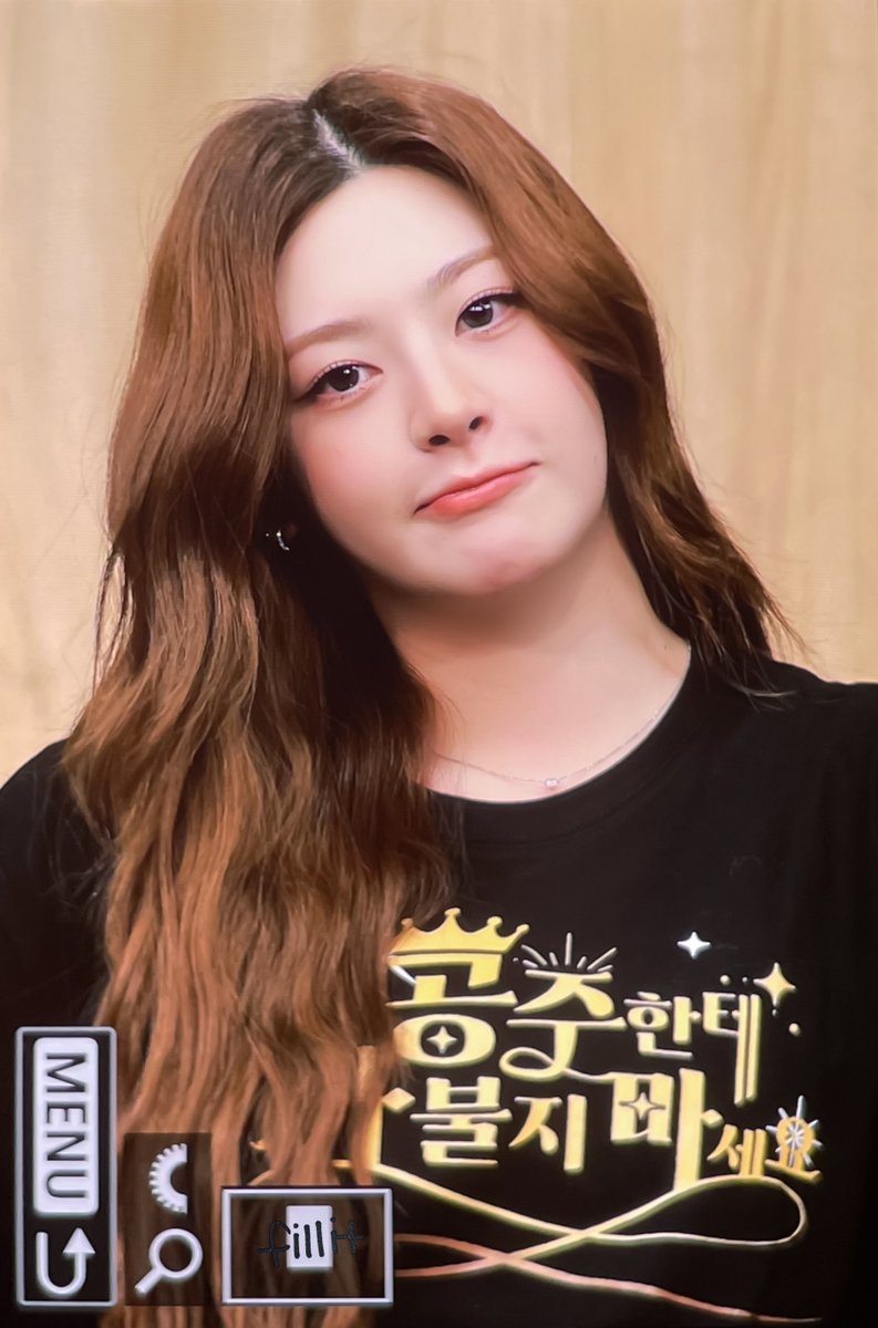 250426 디마뮤
👑✨️🌸공주한테 까불지 마세요✨️🎀👸🏻

#STAYC #스테이씨 #SEEUN #세은 #세느낌좋은