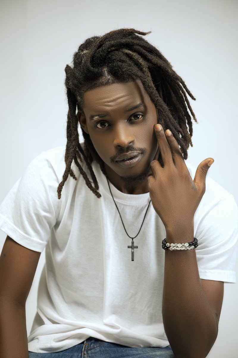 Jodi a se jounen Baboo (<a href="/Baboowinner/">Baboo Winner Viking🩸</a>), fanmi Evazyon an ap di l byen selebre. 

Li se youn nan dènye talan ki rejwenn nou e l deja rive depoze mak li nan je tout moun ki fidèl ak Evazyon yo. 

Nou paka tann li pote pi bon nouvèl toujou.

#BabooWinner
#Birthday
#Eritaj
#Evazyon