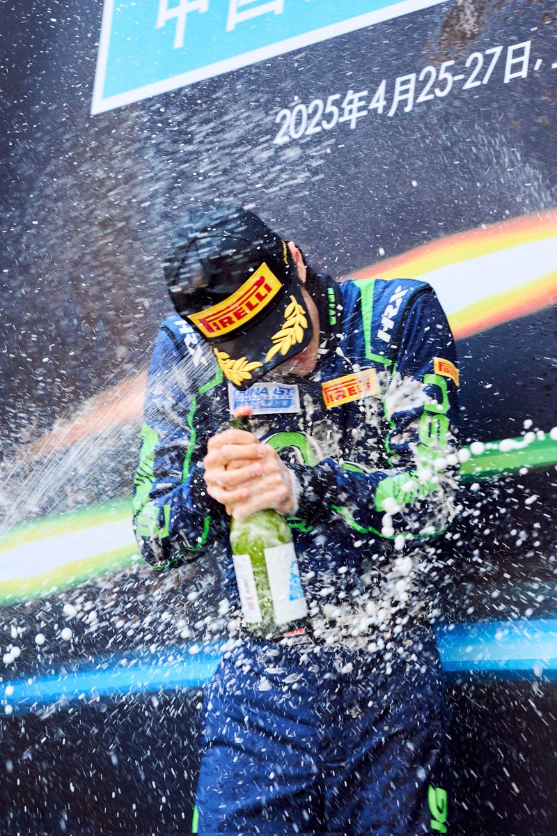 세상에 이번에도 포디움에 올라갔다고?
포타도 설정값 이렇게 쓰면 욕 먹어...
근데 그 어려운 걸 현실에서 우리 애가 또 해냅니다