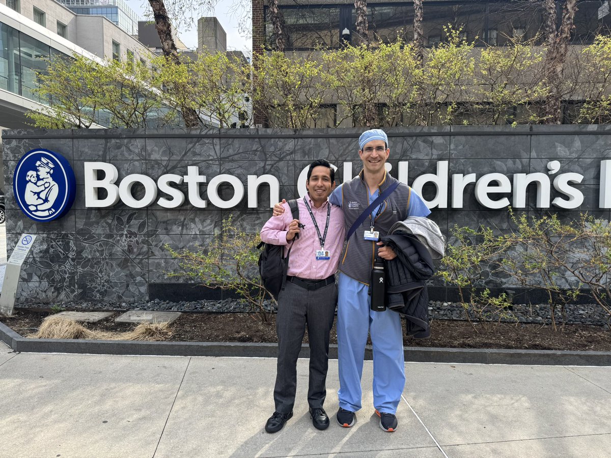 PenarrietaAlex's tweet photo. Gracias, Benjamin, por estas semanas de aprendizaje. Aprendí el valor de una planeación preoperatoria minuciosa y de la sistematización de la técnica en el tórax reoperatorio, logrando que operaciones complejas parezcan sencillas. Me enseñaste una nueva manera de hacer cirugía. https://t.co/PkTzIsbfnd