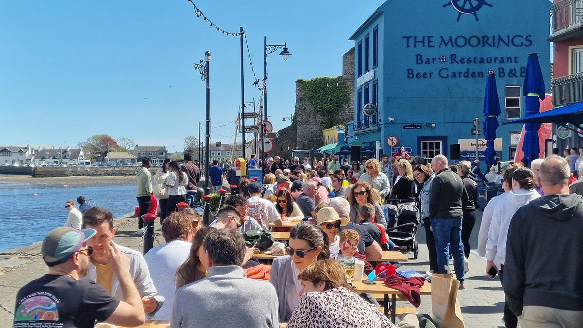 WaterfordPocket's tweet image. Where else do you want to be when the sun is splitting the rocks other than Dungarvan this weekend for the @WdFoodFestival!
#Waterford, where we work, live and play!