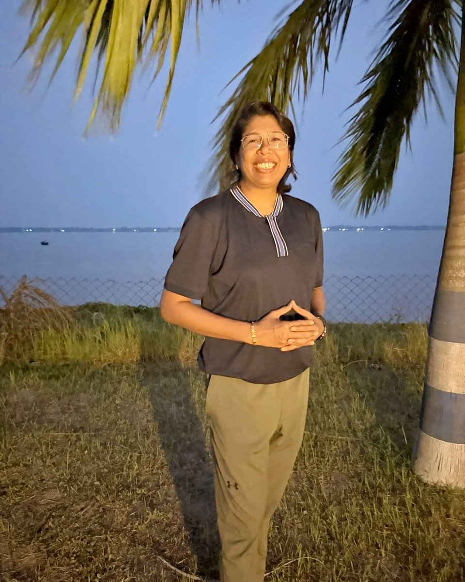 JhulanG10's tweet image. Sometimes all you need is a slow evening, a quiet breeze and a calm that finally makes sense 🤍✨

#RelaxedEvening #ChillVibes #RelaxMode #GoodTime