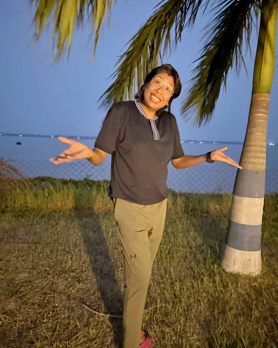 JhulanG10's tweet image. Sometimes all you need is a slow evening, a quiet breeze and a calm that finally makes sense 🤍✨

#RelaxedEvening #ChillVibes #RelaxMode #GoodTime