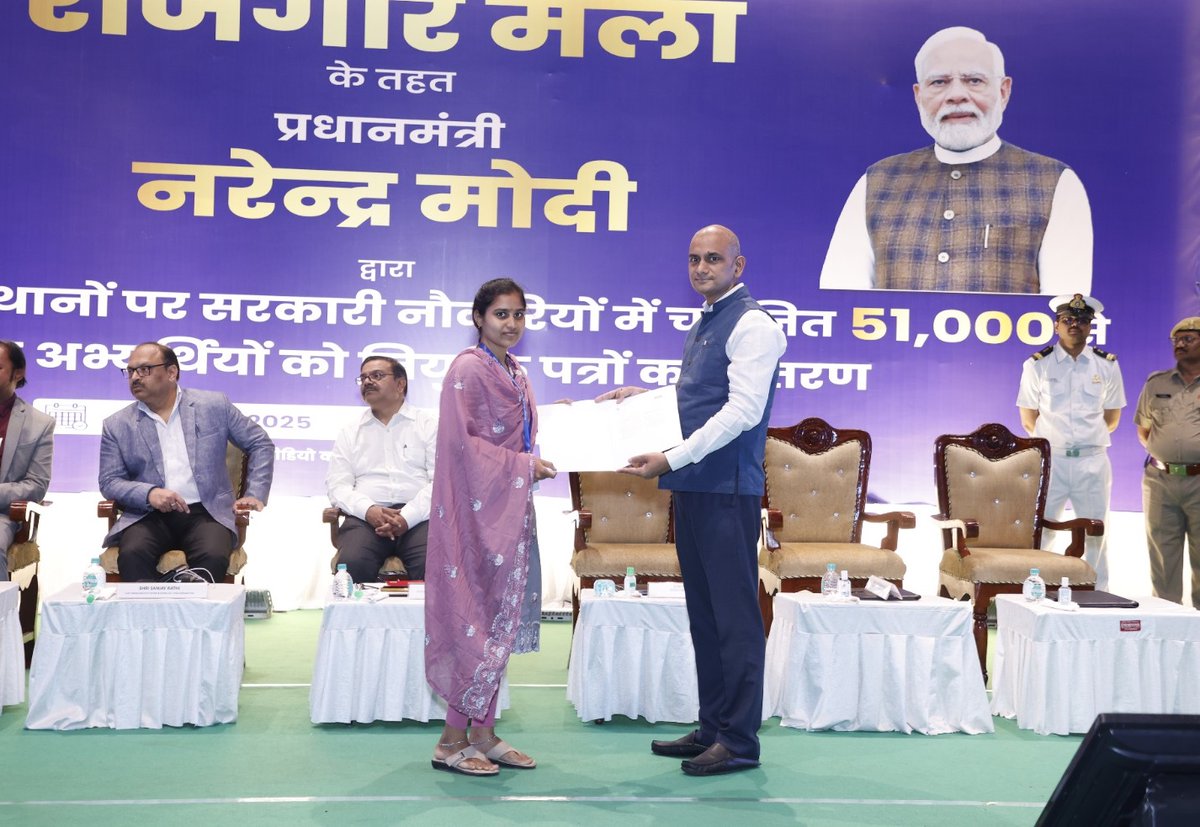 CustomsVizag's tweet photo. Shri Ravi Kiran Edara, IRS, Additional Director General, NACIN ZC Visakhapatnam extended warm congratulations to all new appointees and wished them success and growth. https://t.co/qtymdU1EBF