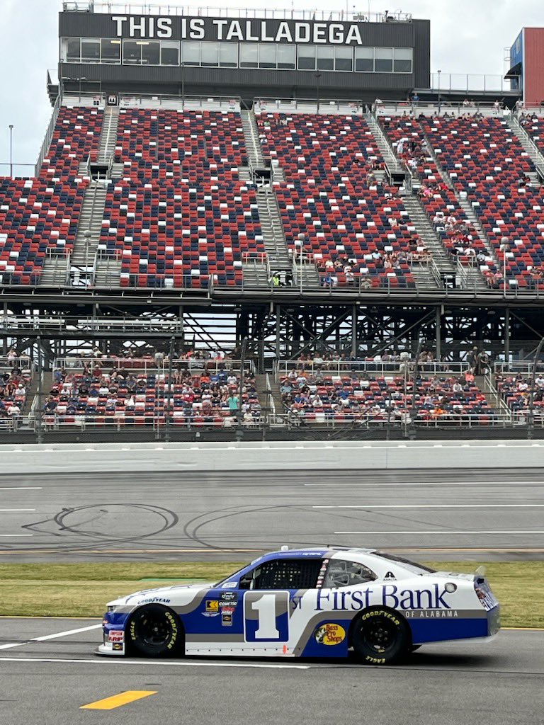Rise and shine, it’s race day!! ☀️