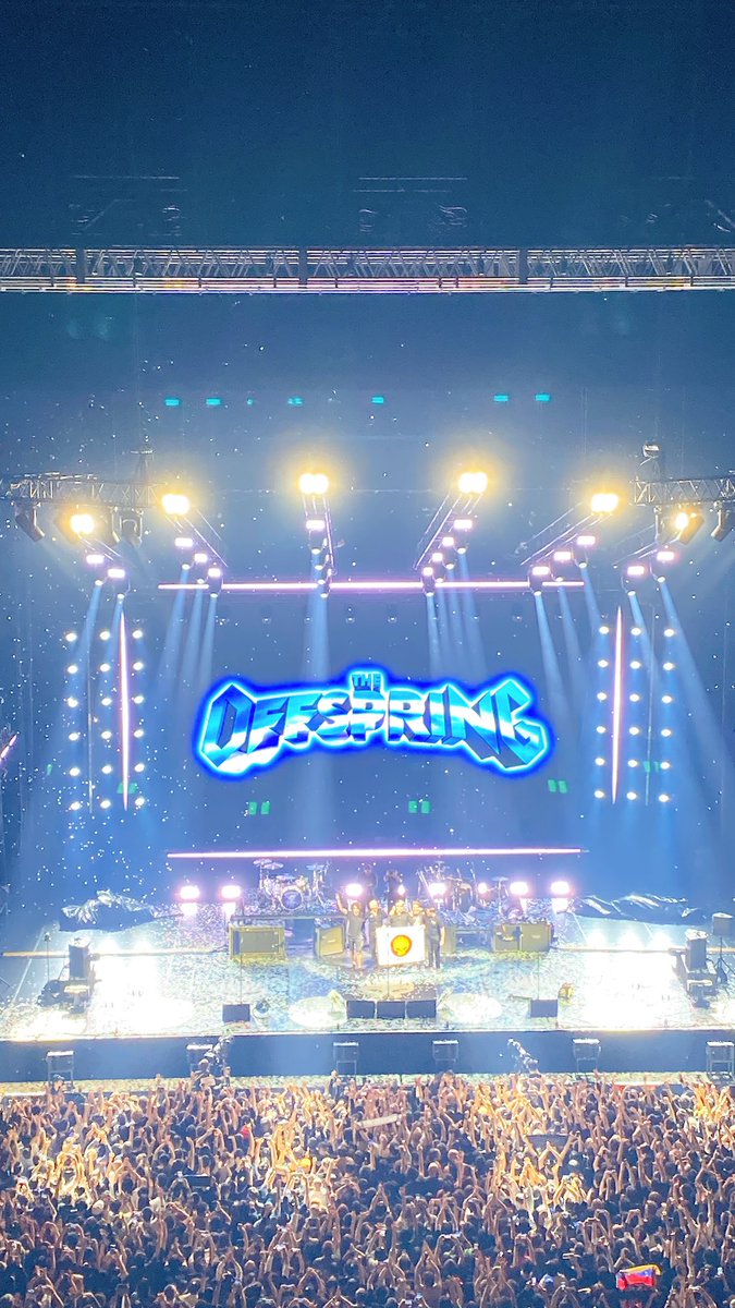 kama_ching's tweet image. 日本のファンのために特別に選んでくれたセットリスト、そのサービス精神に感動。
さらに、転換中に流れる映像演出も最高にカッコよくて、最初から最後までテンション上がりっぱなし！
会場全体が笑顔で一体になっている感じがして、本当に最高の時間でした☺️

#OFFSPRING 
#オフスプリング