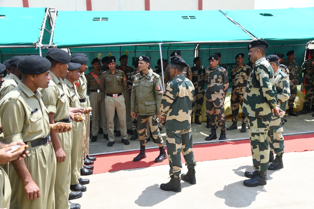 STC BSF KASHMIR (@stcbsfkashmir) on Twitter photo The closing ceremony of UID course conducted at <a href="/STCBSFKASHMIR/">STC BSF KASHMIR</a> on 26.04.2025 . During the event Sh Ashok Yadav, IPS, IG interacted with the course participants and the best performers were awarded for their excellence .
<a href="/BSF_Kashmir/">BSF Kashmir</a> The closing ceremony of UID course conducted at <a href="/STCBSFKASHMIR/">STC BSF KASHMIR</a> on 26.04.2025 . During the event Sh Ashok Yadav, IPS, IG interacted with the course participants and the best performers were awarded for their excellence .
<a href="/BSF_Kashmir/">BSF Kashmir</a>