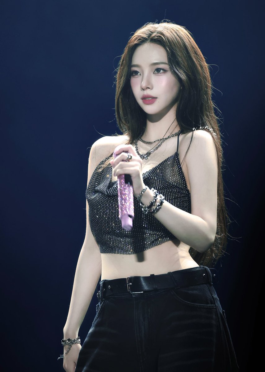 hourlykrn's tweet image. Karina with                         Karina with
long hair                               short hair