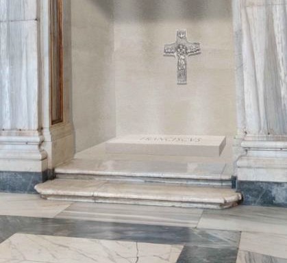 PoliticayModa's tweet photo. El lugar de descanso en vida del Papa Francisco y el lugar de descanso eterno de Bergoglio. Algunos lo llaman sencillez (elegancia) y otros, coherencia (credibilidad). LOVE FRANCISCO. Gracias! https://t.co/hPVh9qTger