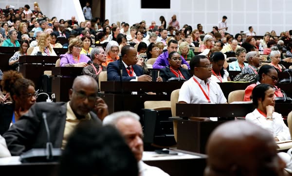 MINSAPCuba's tweet photo. ⚕️La Convención Internacional Cuba-Salud 2025 concluyó en el Palacio de Convenciones de La Habana🇨🇺 con la certeza de haberse constituido en un espacio de reflexión necesaria y solidaridad, en aras de mejorar la salud de los pueblos.

✍️ https://t.co/LwKzdOq01e

#CubaPorLaVida https://t.co/rGA3OLUMpC