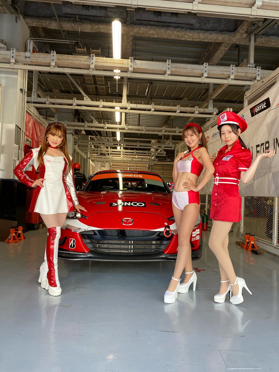 yunmao_ayakawa's tweet photo. 🏁スーパー耐久シリーズ2025 第2戦 SUZUKA S耐 🏁予選🔥

ピットウォークお立ち寄りありがとうございました❣️

今シーズンは帰ってきた
あぐにゃん（@sueaguna）
優羽ちゃん（@yuuha5530）
と3人で応援します👠⛱️❤️

#スーパー耐久 
#S耐
#ラブドライブ
#50号車
#ST5
#レースクイーン
#鈴鹿サーキット https://t.co/Pfktiq5bAy