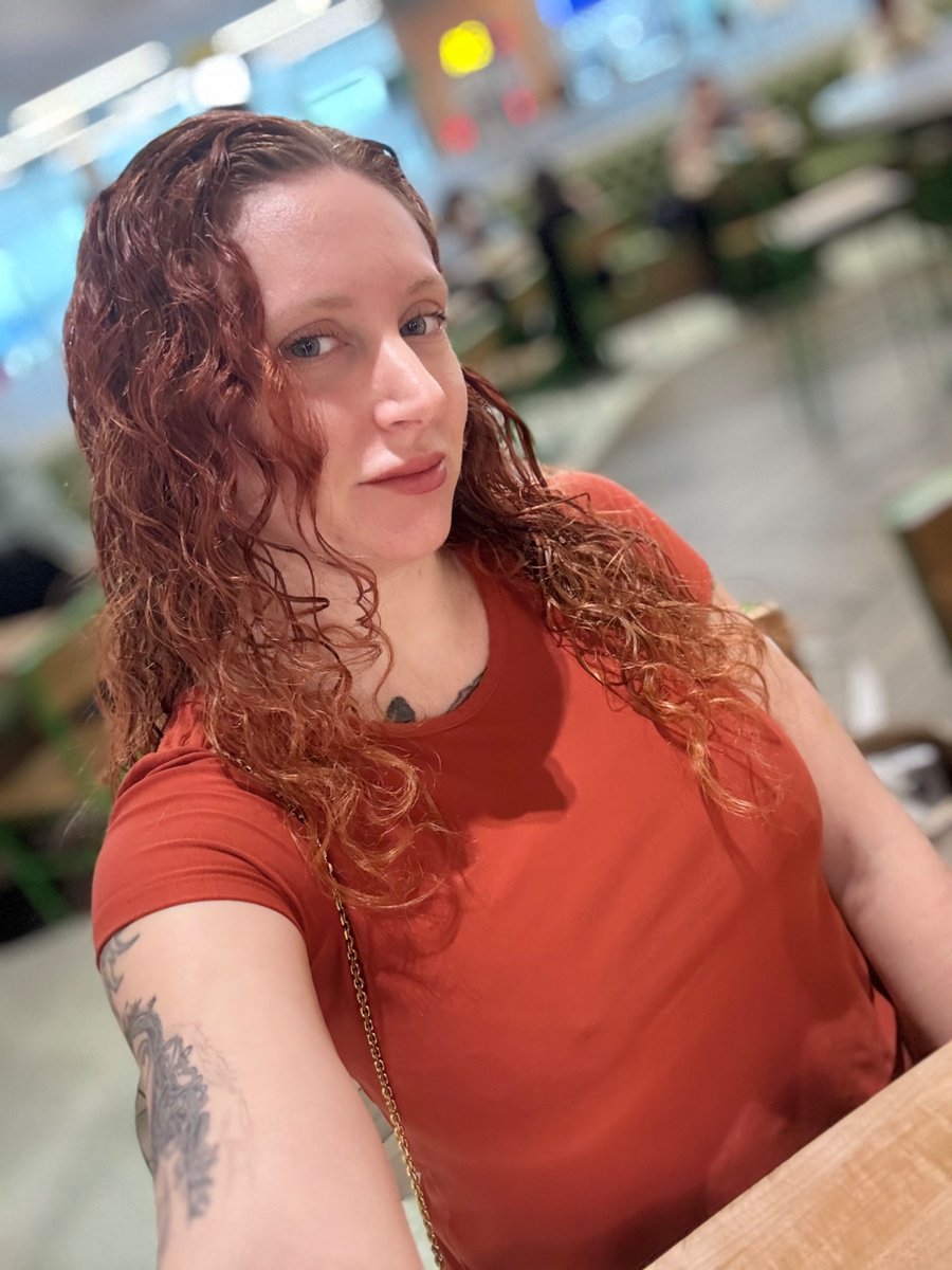 Hey everyone! I’m Madalynn, the creator of MadMoon Studios and our first site, NewMoonCuties.com (launching VERY soon!).
The next few days kick off our very first content house, something I dreamed up back in the dead of winter that’s finally coming to life.
I’m so humbled