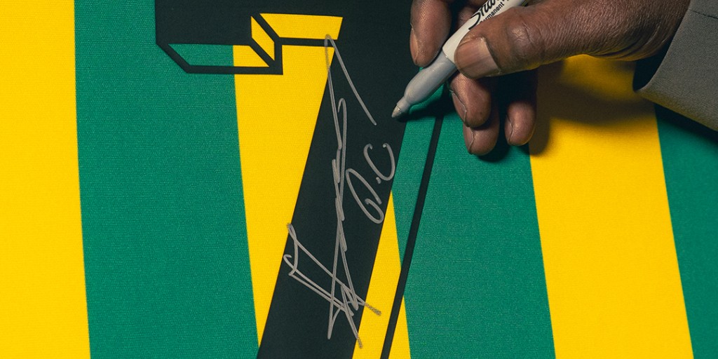 Frame_The_Game's tweet photo. 🗓️ #OnThisDay, Claude Makélélé played his 200th game for FC Nantes – the club where he broke through, won the league title, and helped drive a run to the #UCL semi-final.

A midfield icon, forged in yellow and green.

Celebrate his legacy with a signed and framed Nantes shirt. https://t.co/jZo9UWIkQq