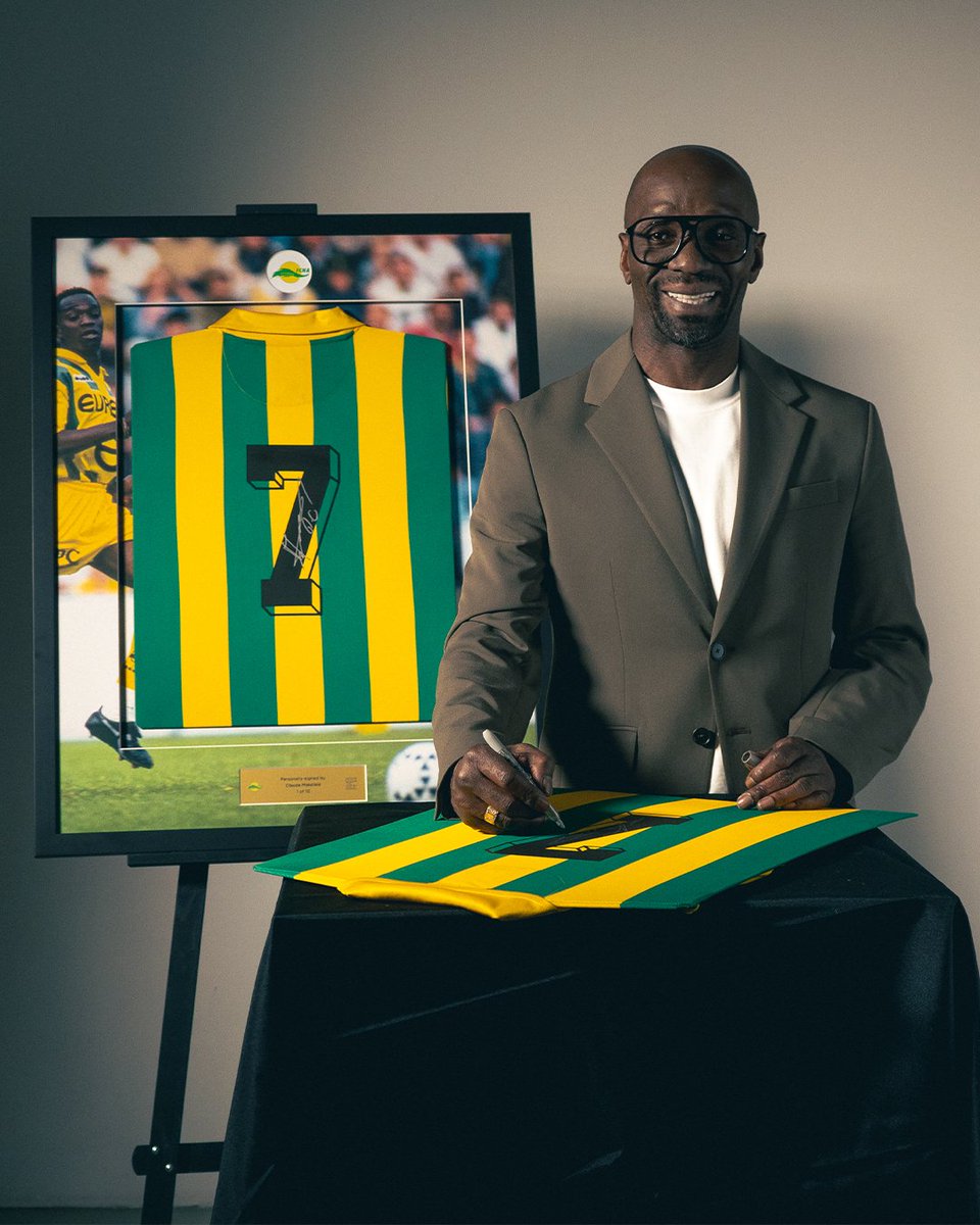 Frame_The_Game's tweet photo. 🗓️ #OnThisDay, Claude Makélélé played his 200th game for FC Nantes – the club where he broke through, won the league title, and helped drive a run to the #UCL semi-final.

A midfield icon, forged in yellow and green.

Celebrate his legacy with a signed and framed Nantes shirt. https://t.co/jZo9UWIkQq