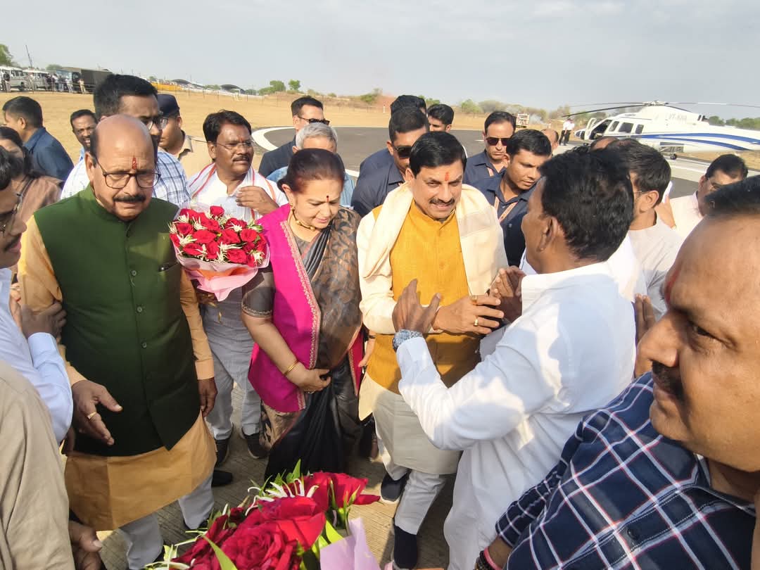 ChitnisArchana's tweet image. मध्य प्रदेश के मुख्यमंत्री @DrMohanYadav51 जी तथा केंद्रीय कृषि एवं किसान कल्याण मंत्री और ग्रामीण विकास मंत्री श्री @ChouhanShivraj जी के बुरहानपुर आगमन पर भव्य स्वागत किया।
#Burhanpur #UnionMinister #ShivrajSinghChouhan #ChiefMinisterDrMohanYadav #MadhyaPradesh #Welcome