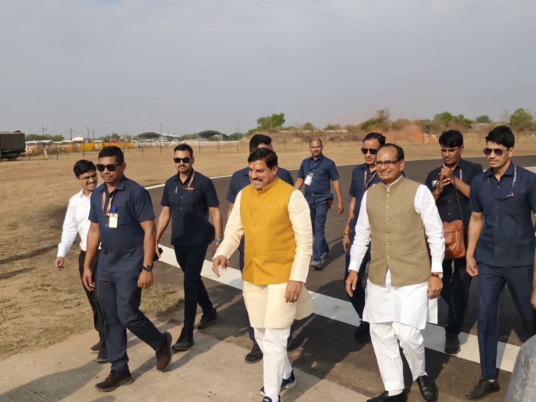 ChitnisArchana's tweet image. मध्य प्रदेश के मुख्यमंत्री @DrMohanYadav51 जी तथा केंद्रीय कृषि एवं किसान कल्याण मंत्री और ग्रामीण विकास मंत्री श्री @ChouhanShivraj जी के बुरहानपुर आगमन पर भव्य स्वागत किया।
#Burhanpur #UnionMinister #ShivrajSinghChouhan #ChiefMinisterDrMohanYadav #MadhyaPradesh #Welcome
