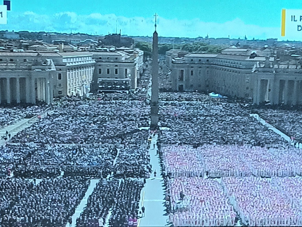 scavino's tweet photo. Mi auguro che la tua chiesa continui ad essere un ospedale da campo, e i tuoi pastori conservino l'odore delle pecore. Tu continuerai ad illuminare le vie della pace e della speranza.
Ciao Francesco. Grazie #franciscus https://t.co/T66d2TCTze