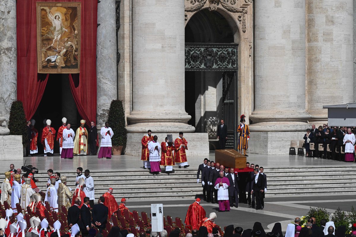 rashtrapatibhvn's tweet photo. President Droupadi Murmu attended the funeral Mass of His Holiness Pope Francis at Saint Peter’s Square in Vatican City. Union Minister for Parliamentary Affairs and Minority Affairs, Shri Kiren Rijiju, Minister of State Minister for Minority Affairs, Shri George Kurian and Deputy Speaker of Goa Legislative Assembly, Shri Joshua De Souza, who are part of the official Indian delegation, also attended the ceremony.