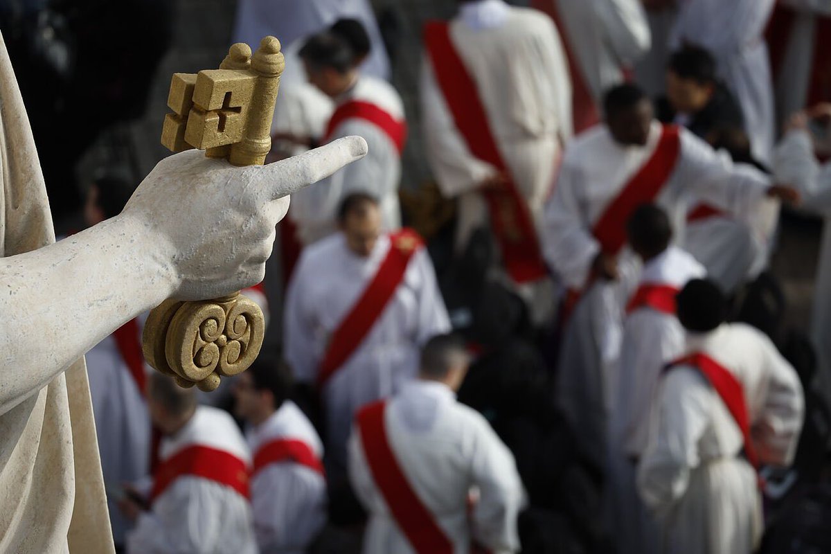 La foto del día, en el funeral del papa Francisco. 🗝️🗝️ Las llaves de San Pedro apuntado a quien será su sucesor. Tenía que ser de <a href="/adilolli/">Alberto Di Lolli 🥘</a> 

📸 Galería completa: elmundo.es/album/internac…