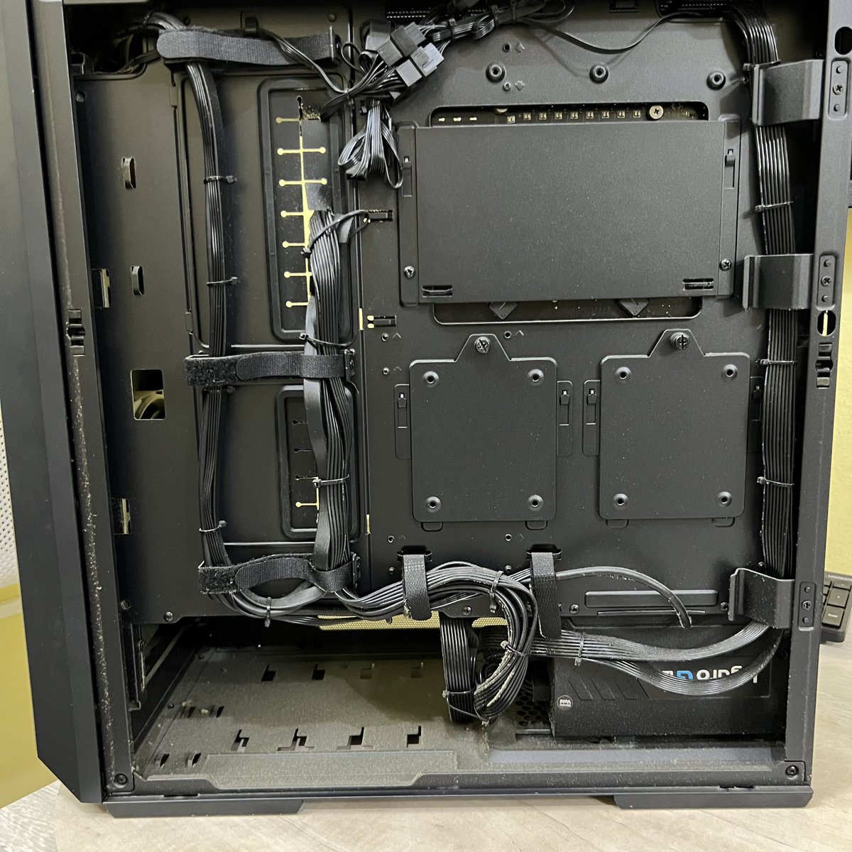 _pcsystem's tweet image. طلب خدمة تنظيف عميق وتغير معجون للكرت ومعالج.
🔴قبل🔴