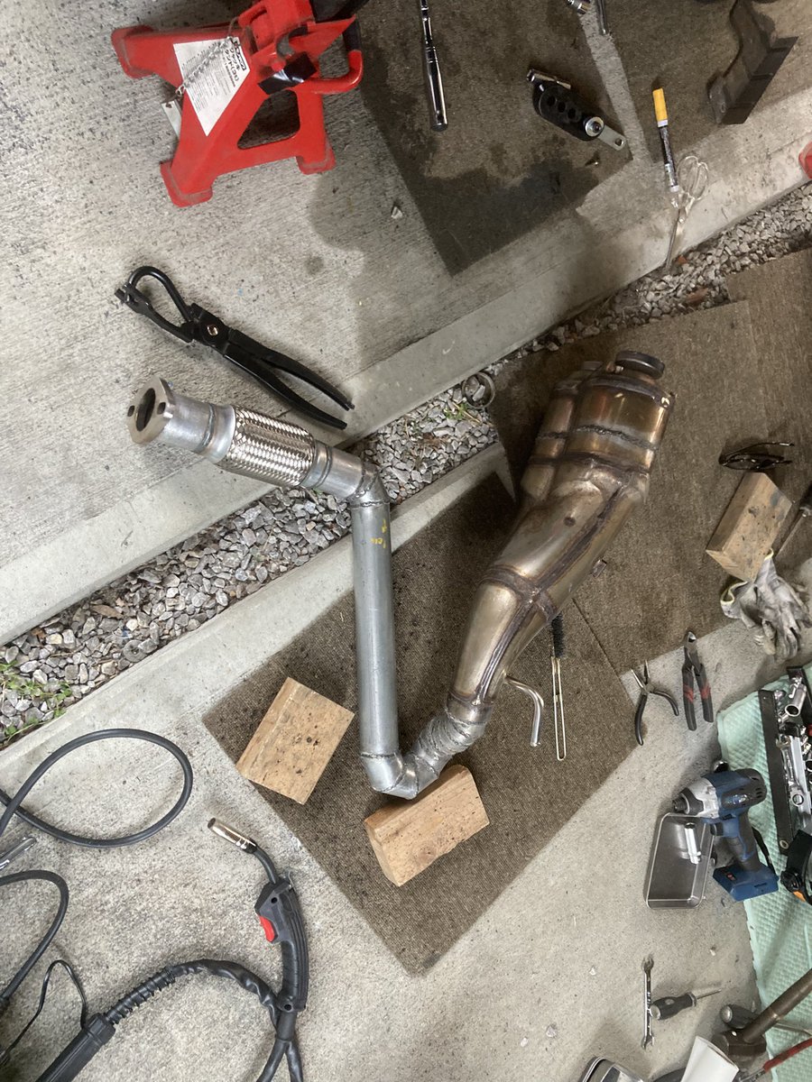 スバルとドゥカティのコラボ