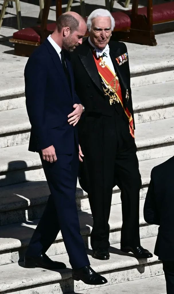 JuriJuster's tweet image. Trump is not alone. Prince William also in blue.